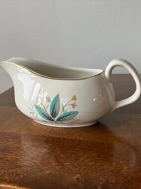 Swinnertons Gravy Boat Nestor Vellum Staffordshire England Gold Trim